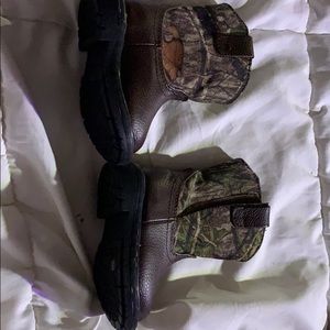 Selling little boy camo boots size 2 toodlers